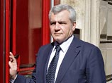 Аналогичное обвинение предъявлено личному адвокату Саркози - Тьерри Эрзогу Аналогичное обвинение предъявлено личному адвокату Саркози - Тьерри Эрзогу