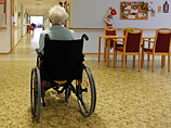 Сотрудница британского дома престарелых вымазала экскрементами лицо 97-летнего старика, умирающего от рака Сотрудница британского дома престарелых вымазала экскрементами лицо 97-летнего старика, умирающего от рака