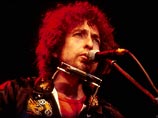 Боб Дилан - американский автор-исполнитель песен, поэт, художник и киноактер. Музыкант остается культовой фигурой в рок-музыке уже на протяжении полувека