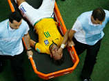 Нападающий сборной Бразилии по футболу Неймар в матче получил травму и был госпитализирован. Неймар был заменен на 88-й минуте - его унесли с поля на носилках.