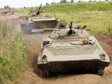 Украинцы обнаружили у границы России с Луганской областью оставленные без охраны танки, "Грады" и бронемашины Украинцы обнаружили у границы России с Луганской областью оставленные без охраны танки, "Грады" и бронемашины