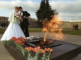 Путин поручил Медведеву обеспечить бесперебойную работу мемориалов "Вечный огонь"