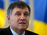 Министр внутренних дел Арсен Аваков, раздававший в воскресенье гуманитарную помощь в Славянске, надеется, что будет принята спецпрограмма
