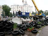 Украинским военным в Краматорске пришлось спасать от националистов памятник Ленину Украинским военным в Краматорске пришлось спасать от националистов памятник Ленину