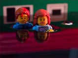 В Greenpeace решили убедить Lego отказаться от сотрудничества с Shell при помощи ролика с тонущими в нефти игрушками В Greenpeace решили убедить Lego отказаться от сотрудничества с Shell при помощи ролика с тонущими в нефти игрушками