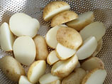 Белорусские ученые создали антипохмельную газировку из картофеля взамен американской колы