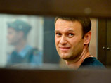 Защита Алексея Навального, которого в июле 2013 года приговорили к пяти годам лишения свободы условно по делу о хищениях в предприятии "Кировлес", подала жалобу на продление пятилетнего испытательного срока оппозиционеру на три месяца
