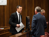 В ЮАР паралимпиец Оскар Писториус, обвиняемый в убийстве невесты, напился и подрался в баре с "другом президента"