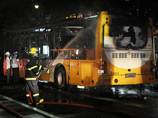 После взрыва автобус загорелся. В результате многие находившиеся в нем и поблизости люди получили тяжелые ожоги