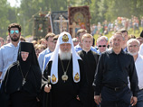 Патриарх Кирилл лично возглавил многотысячный крестный ход в обитель Преподобного Сергия