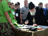 Патриарх Кирилл в Сергиевом Посаде зарегистрировался паломником и получил велосипед