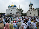 Православные верующие празднуют обретение мощей преподобного Сергия Радонежского Православные верующие празднуют обретение мощей преподобного Сергия Радонежского