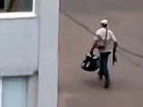 В Харькове грабитель застрелил из автомата трех инкассаторов (ВИДЕО) В Харькове грабитель застрелил из автомата трех инкассаторов (ВИДЕО)