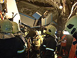 Следствие по делу об аварии в московском метро продолжается, а основной версией крушения поезда, повлекшего смерть 22 человек, остается неисправность стрелочного перевода