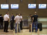 Сотни пассажиров из разных стран не могут вылететь из Израиля в связи с отменой международными авиакомпаниями рейсов из-за опасений по поводу продолжающихся в стране боевых действий против членов радикального движения "Хамас" Сотни пассажиров из разных стран не могут вылететь из Израиля в связи с отменой международными авиакомпаниями рейсов из-за опасений по поводу продолжающихся в стране боевых действий против членов радикального движения "Хамас"