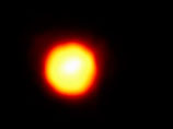 Лучшие снимки с известного космического телескопа Хаббла просто показывают сферическую форму Плутона и красноватый цвет