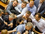 23 июля депутаты от националистической партии "Свобода" напали на главу КПУ Петра Симоненко
