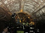 На "синей" ветке московского метро прорвало трубу, пассажиров залило "то ли водой, то ли грязью"