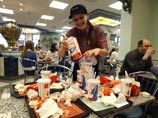 Роспотребнадзор намерен оградить россиян от вредных чизбургеров, мороженого и коктейлей McDonald&#8217;s 