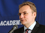 Дом мэра Львова Андрея Садового был обстрелян минувшей ночью из противотанкового гранатомета неизвестными Дом мэра Львова Андрея Садового был обстрелян минувшей ночью из противотанкового гранатомета неизвестными