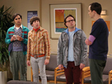 Компания Warner Bros. TV отложила съемки восьмого сезона популярного комедийного телесериала "Теория большого взрыва" (The Big Bang Theory), которые должны были стартовать в среду, 30 июля