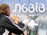 Кубок Анри Делоне на Украине вновь подвергся нападению полуголых девушек (ВИДЕО) Кубок Анри Делоне на Украине вновь подвергся нападению полуголых девушек (ВИДЕО)