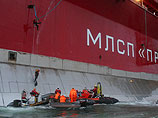 Активисты Greenpeace 18 сентября 2013 года попытались подняться на платформу "Приразломная" для проведения акции против нефтедобычи в Арктике