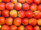 Из-за запрета на ввоз польских фруктов яблоки в России подорожают на 40%
