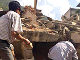 Землетрясение в Китае: минимум 380 погибших, более 1880 ранены