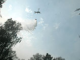 В Конаковском районе почти неделю спасатели продолжают борьбу с крупным лесоторфяным пожаром, площадь которого локализована до 71 га. В тушении участвуют два самолета, четыре вертолета, более 700 человек