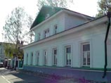 Ворам, укравшим пять картин Исаака Левитана из дома-музея художника в Плёсе, потребовалось четыре минуты, кувалды и баллончик с краской, чтобы совершить задуманное Ворам, укравшим пять картин Исаака Левитана из дома-музея художника в Плёсе, потребовалось четыре минуты, кувалды и баллончик с краской, чтобы совершить задуманное