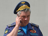 В маневрах под командованием главкома ВВС РФ генерал-лейтенанта Виктора Бондарева участвуют около 6,5 тысяч военных, 800 единиц техники и более 100 летательных аппаратов В маневрах под командованием главкома ВВС РФ генерал-лейтенанта Виктора Бондарева участвуют около 6,5 тысяч военных, 800 единиц техники и более 100 летательных аппаратов