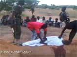 В Сети появилось ВИДЕО "казни террористов" в Нигерии, которым перерезают горло солдаты