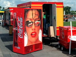 Продажи Coca-Cola в России снизились из-за "геополитической обстановки и настроения потребителей"
