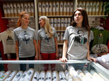 В понедельник, 11 августа, в полдень, в ГУМе стартуют продажи новой коллекции модных футболок с изображением президента РФ