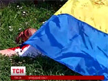 Газоны у посольства РФ в Киеве залили свиной кровью