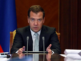Премьер-министр Дмитрий Медведев поручил скорректировать программу развития сельского хозяйства таким образом, чтобы поддержать производителей продукции, зависящих от импортных поставок