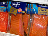 Как стало известно газете "Коммерсант", в частности, о росте цен на креветки и красную рыбу более чем на 20% Минпромторг уведомил один из крупнейших ритейлеров - X5 Retail Group