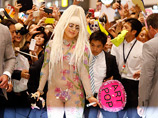 Знаменитая эпатажная певица Lady Gaga не разочаровала своих привыкших к ее экстравагантным нарядам поклонников