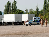 Колонна грузовиков с гуманитарным грузом из России, которая со вторника движется на восток Украины и, как выяснилось, на ночь останавливалась  под Воронежем, вновь отправилась в путь