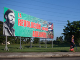 В среду, 13 августа, передовицы кубинских газет пестрели поздравлениями Фиделю Кастро - в этот день вождь кубинской революции отметил свой 88-й день рождения