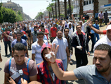 Так активисты и сторонники запрещенной в Египте ассоциации "Братья-мусульмане" готовятся отметить первую годовщину разгона силовиками демонстрантов у мечети Рабаа аль-Адавия и Каирского университета