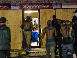 В американском Фергюсоне возобновились столкновения между протестующими и полицией В американском Фергюсоне возобновились столкновения между протестующими и полицией