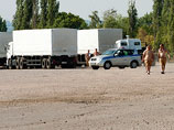 Колонна из выкрашенных в белый цвет КамАЗов находится на территории России у границы с Украиной. МИД России опасается, что колонну грузовиков на территории Украины могут взорвать.