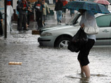Сильный ливень вновь затопил улицы Ижевска в воскресенье: движение было парализовано, на улицах произошел ряд ЧП