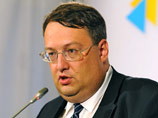 Между тем 16 августа советник главы МВД Украины Антон Геращенко говорил о том, что Стенин может находиться в плену у сепаратистов Между тем 16 августа советник главы МВД Украины Антон Геращенко говорил о том, что Стенин может находиться в плену у сепаратистов
