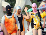 Китайские женщины в масках а-ля Pussy Riot покорили мир западной моды