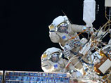 Находящиеся на МСК российские космонавты Александр Скворцов и Олег Артемьев во время выхода в открытый космос вручную вывели на орбиту научный наноспутник НС-1 (неофициальное название "Часки-1")