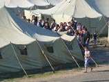 "Дополнительно ПВР не разворачивались, за сутки их число сократилось на четыре (днем ранее было 802), всего в них размещено 57,42 тысячи человек (сутками ранее - 57,69 тысячи)", - сообщил источник "Дополнительно ПВР не разворачивались, за сутки их число сократилось на четыре (днем ранее было 802), всего в них размещено 57,42 тысячи человек (сутками ранее - 57,69 тысячи)", - сообщил источник