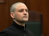 Оппозиционер Сергей Удальцов, приговоренный к четырем с половиной годам лишения свободы за организацию беспорядков на Болотной площади в Москве 6 мая 2012 года, прекратил голодовку, которая продлилась почти месяц Оппозиционер Сергей Удальцов, приговоренный к четырем с половиной годам лишения свободы за организацию беспорядков на Болотной площади в Москве 6 мая 2012 года, прекратил голодовку, которая продлилась почти месяц